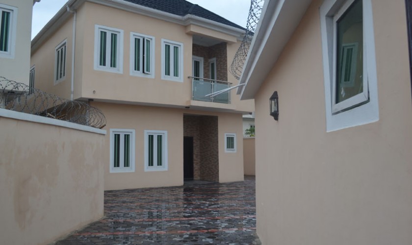 2 units of 5 bedroom duplex-840×500